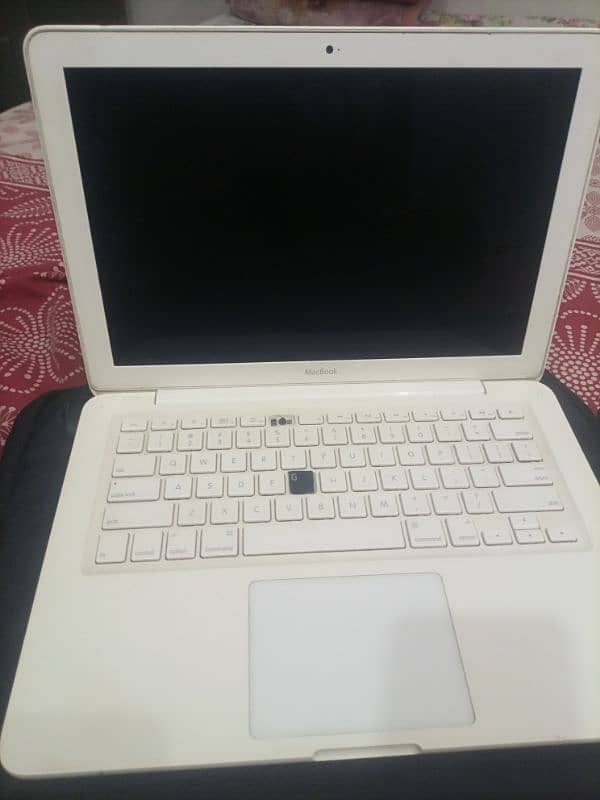 Apple laptop with bag macbook for details description 03228048165 1