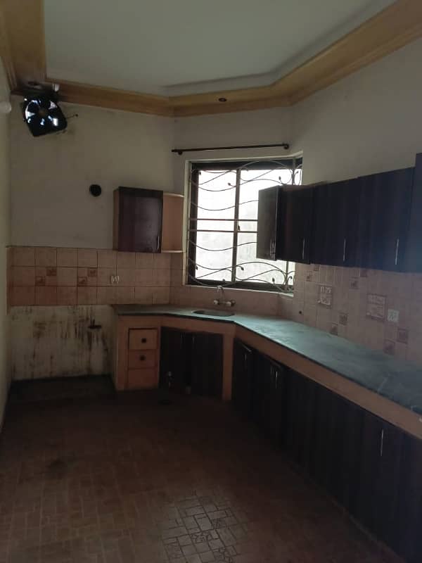 10 Marla Double Storey URGENT SALE HOUSE AVAILABLE FOR SALE 8