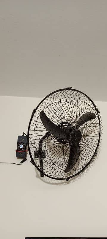 "12V Cooling Fan with Adapter - Excellent Condition (9/10)" 1