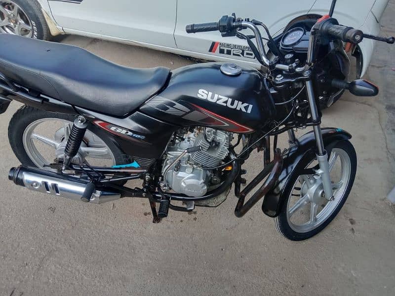 Suzuki 110 argent sall 1