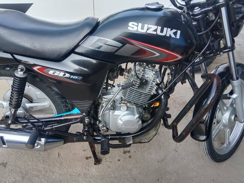 Suzuki 110 argent sall 2