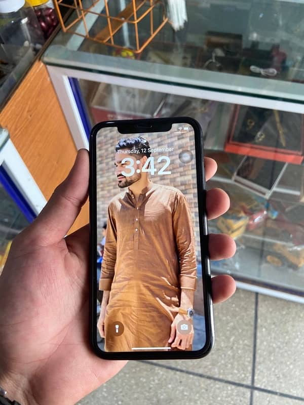 iPhone 11 jv urgent sale 4