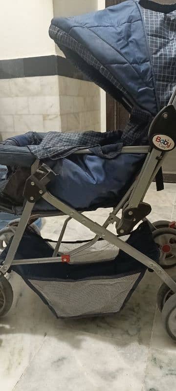 Baby stroller in 10000 only 2