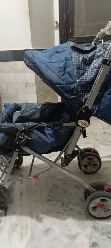 Baby stroller in 10000 only 3