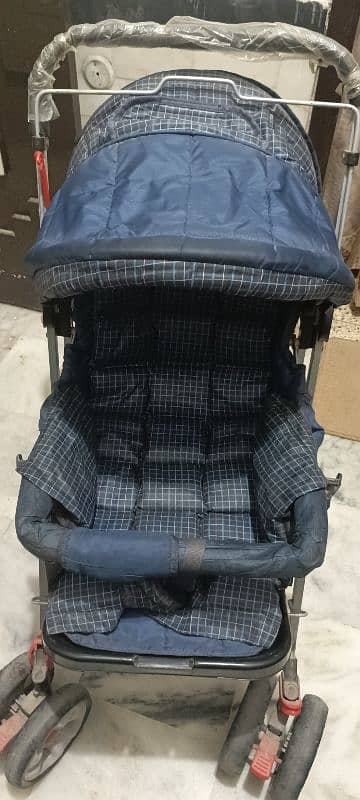 Baby stroller in 10000 only 4