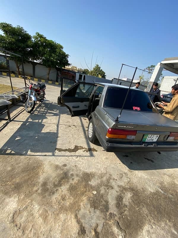 Nissan Sunny 1986 model 3