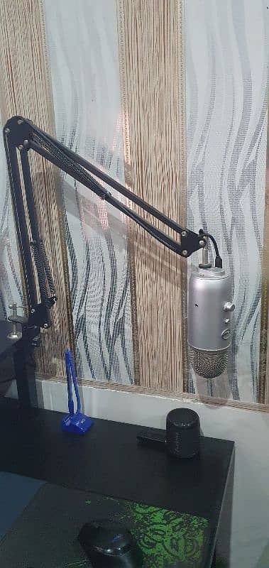 Blue Yeti Studio All In One Professional Recording System with STAND 15