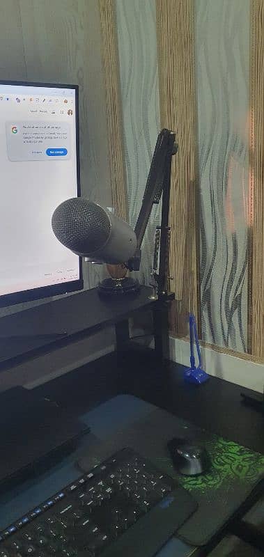 Blue Yeti Studio All In One Professional Recording System with STAND 16