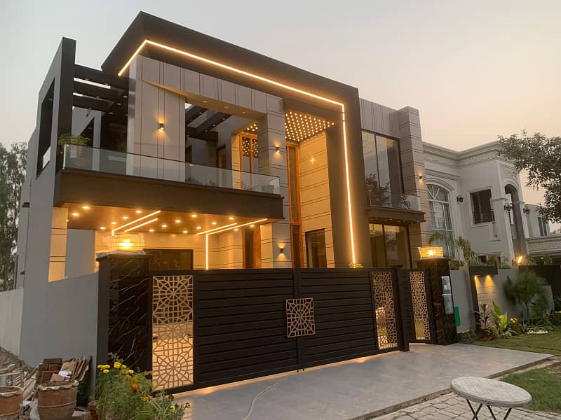 1 Kanal Brand New Luxury Modern Elevation Solid House Available For Sale In Bahria Town Lahore. 0