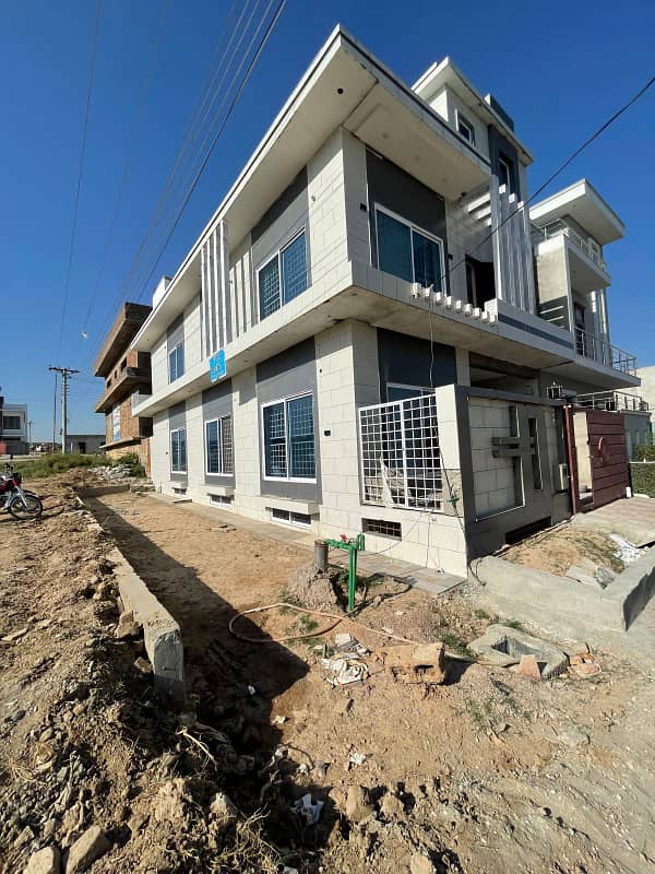 6.5 marla corner brand new house upper +momtey for rent 10