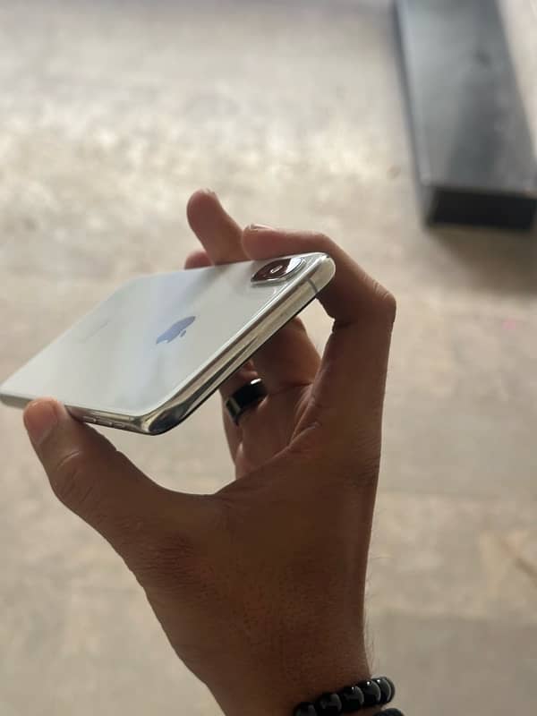 iPhone XS Max Silver 256GB PTA 4