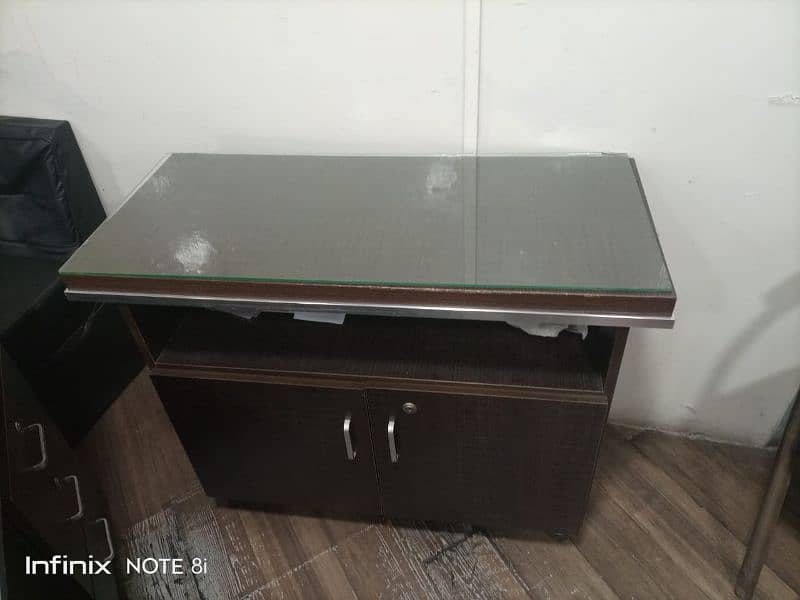 Executive table with side rack 2