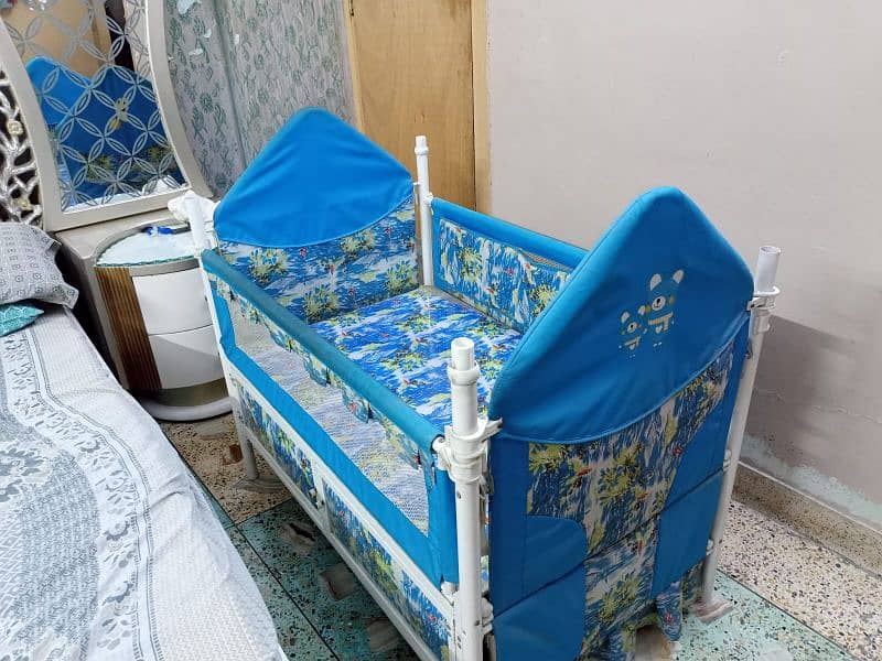 3 in 1 baby coat swing bed or cupboard in blue colour 2