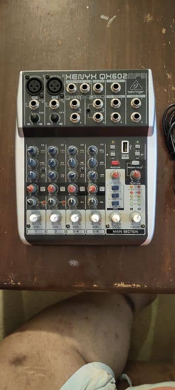 Behringer XENYX QX602 Audio Mixture 0