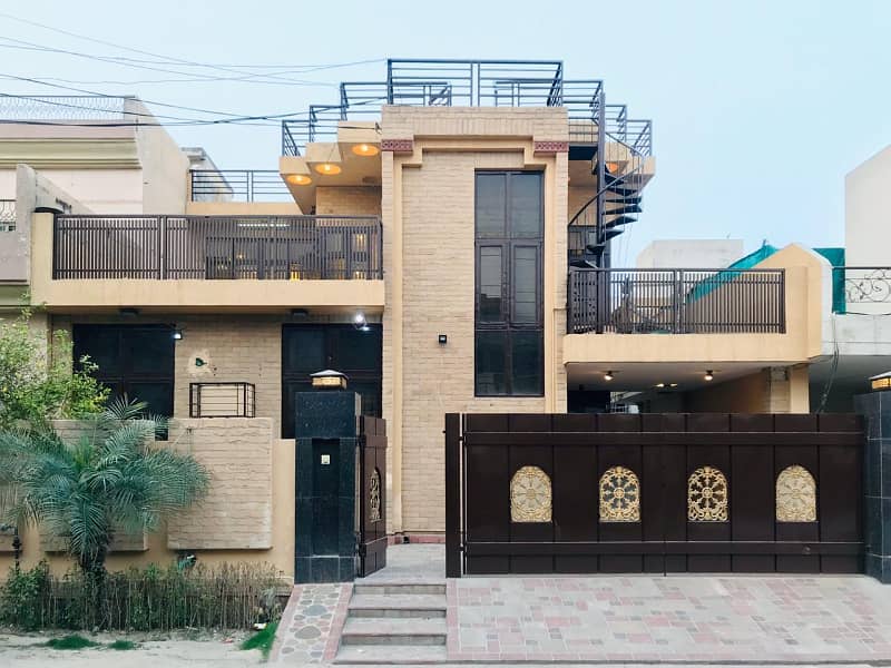 10 Marla Double Unit Beautiful House Available For Rent at Prime Location in J Block DHA Phase 1 Lahore 19