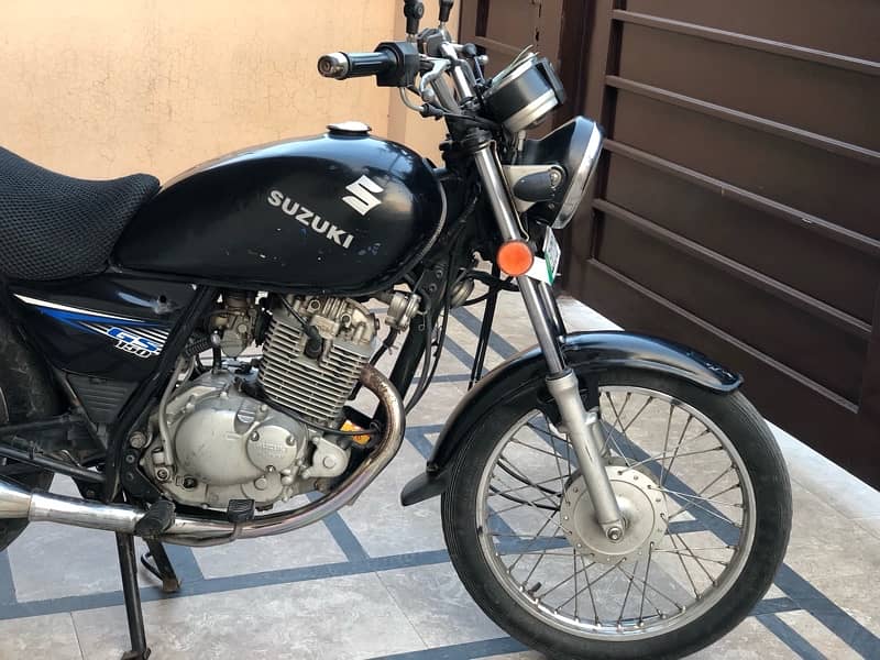 Suzuki GS150 3