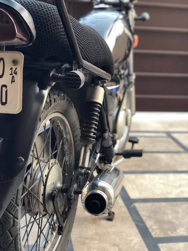 Suzuki GS150 4