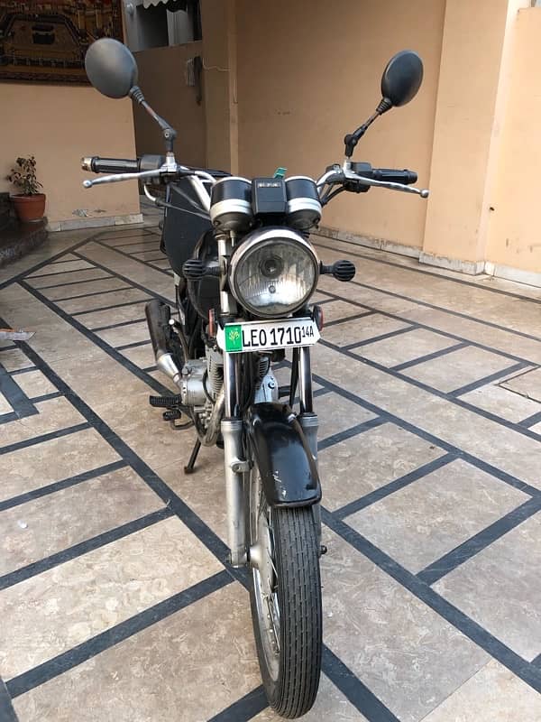 Suzuki GS150 16