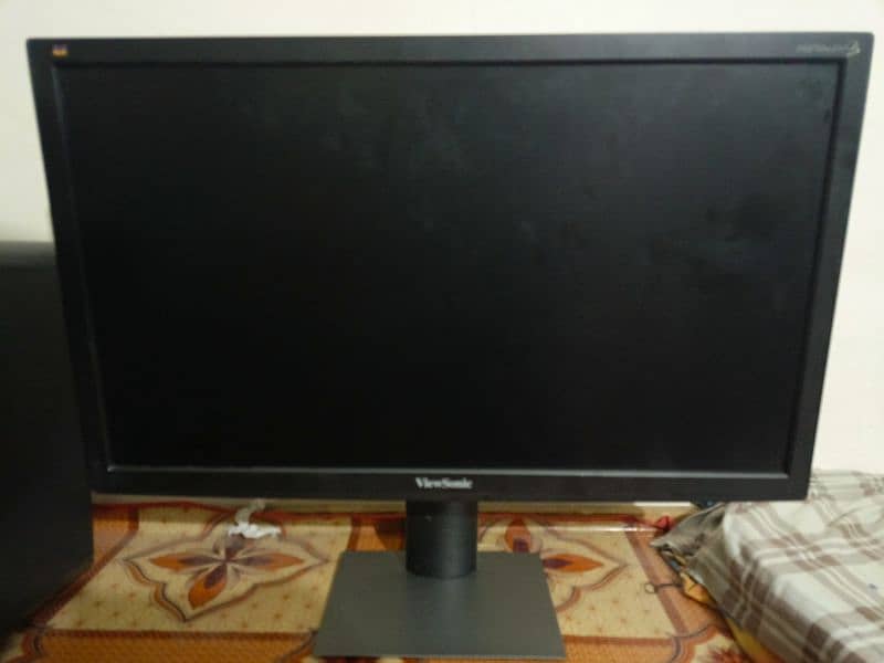 Gaming PC + LCD + keyboard and mouse 3