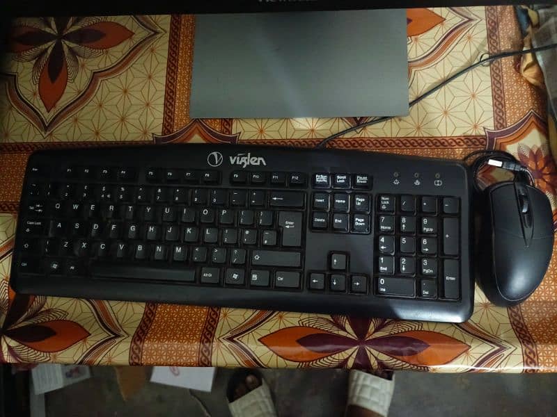 Gaming PC + LCD + keyboard and mouse 4