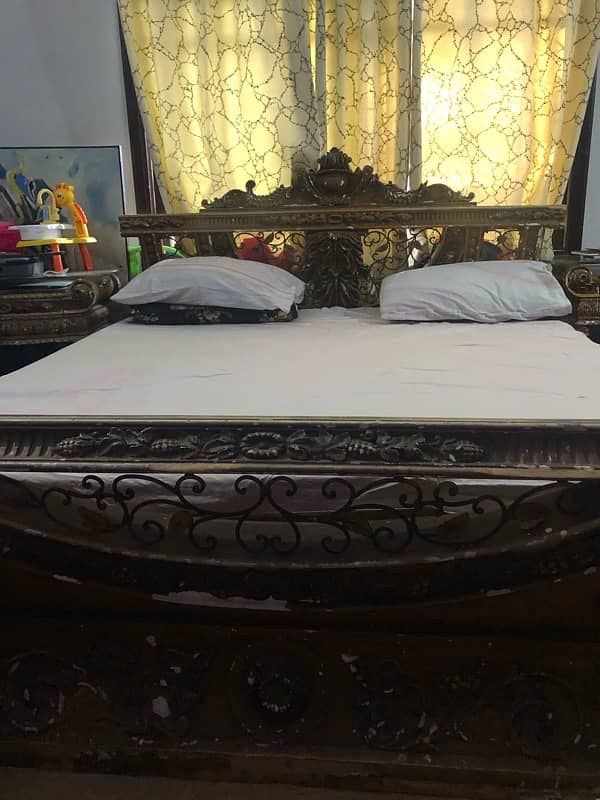 Queen size bed set with side table 1