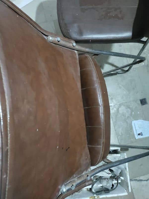 visiting chair/ office chair in good condition 2