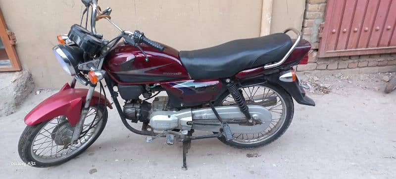 Honda 100 2010 Modal. 1