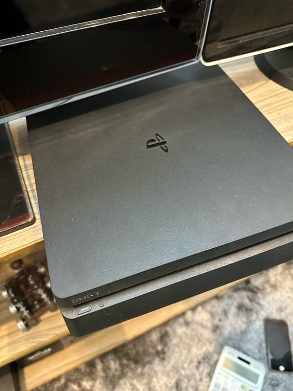 ps4 slim 500gb mint condition 2