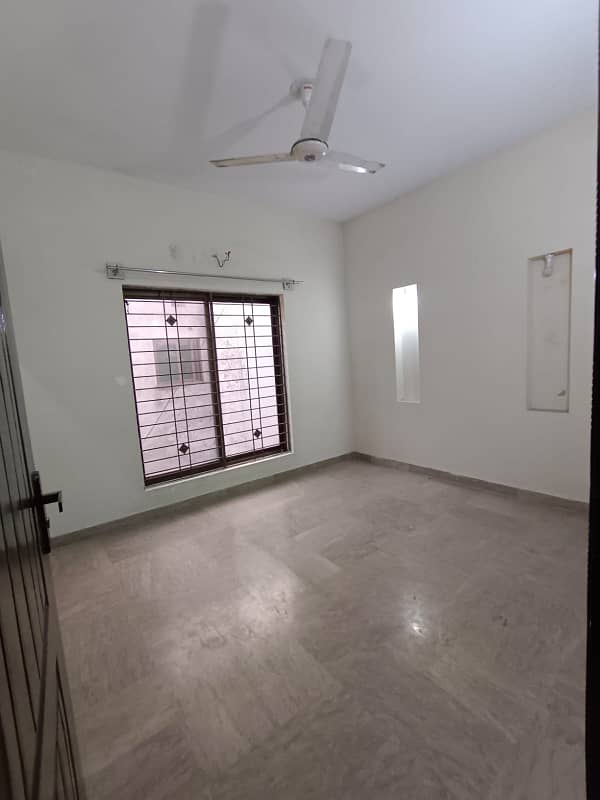 5 MARLA UPPER PORTION NEAR MARKET AND MOSQUE 5