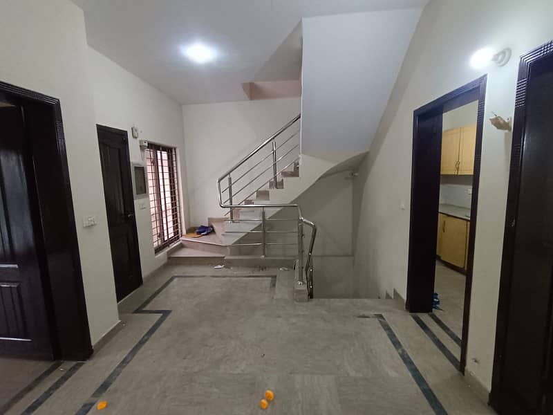 5 MARLA UPPER PORTION NEAR MARKET AND MOSQUE 8