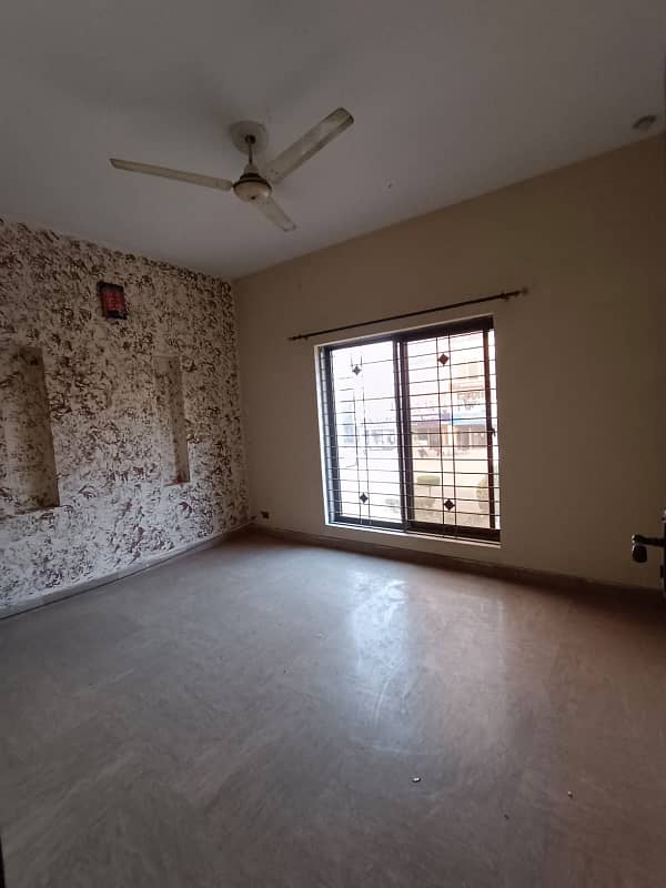 5 MARLA UPPER PORTION NEAR MARKET AND MOSQUE 9