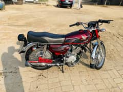 honda 125 condition lush ha all documents complete ha  9500km chala ha