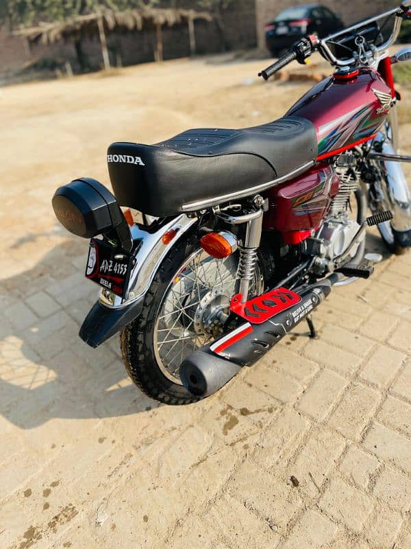 honda 125 condition lush ha all documents complete ha  9500km chala ha 1