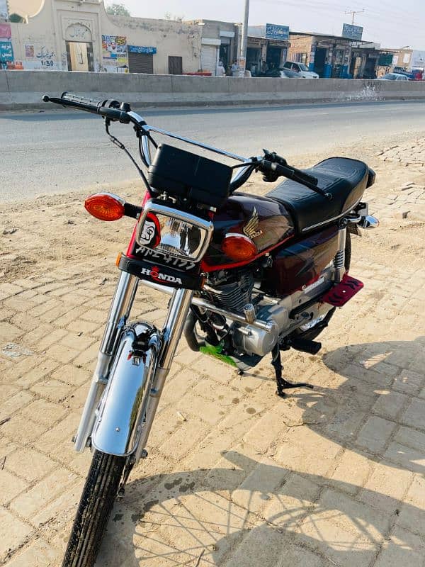 honda 125 condition lush ha all documents complete ha  9500km chala ha 2