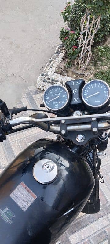 Suzuki GS150 SE 4