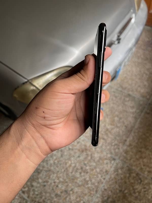 iPhone xs 64gb pta approved 3