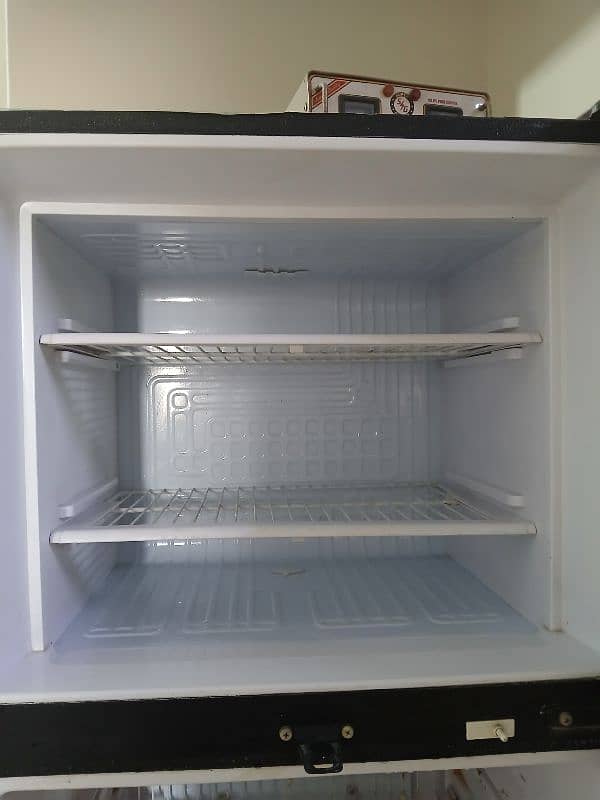 refrigerator 0