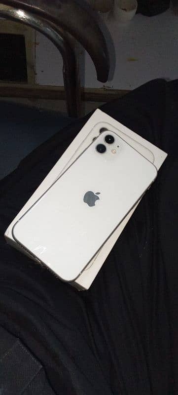 Iphone 11 with box 0