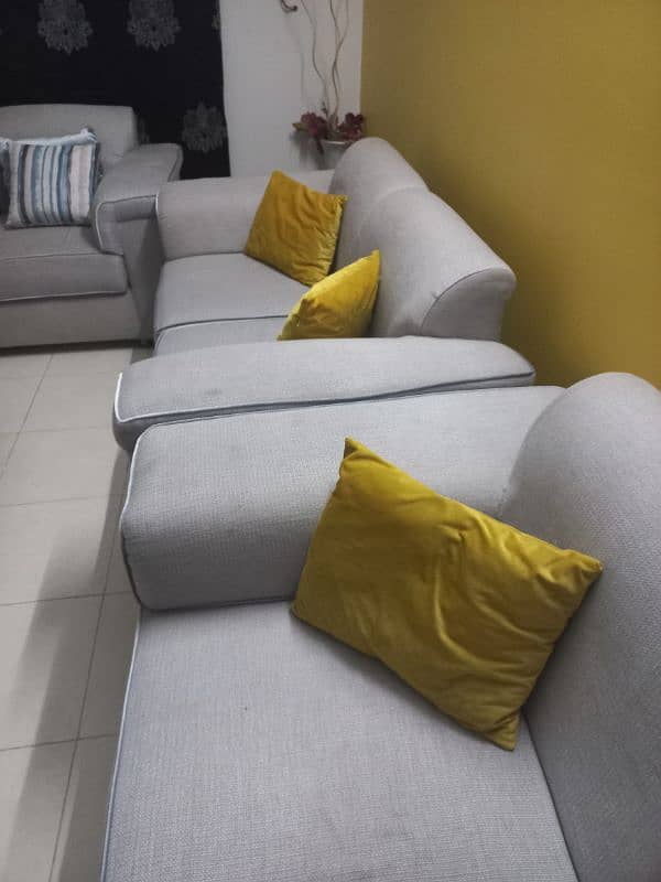 7 Seater Elegant Sofa Set 10/10 Condition 1