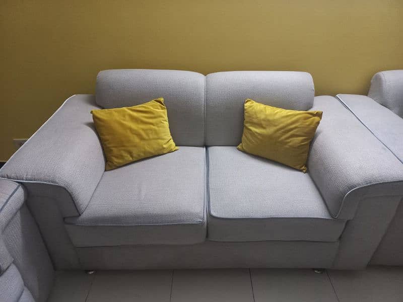 7 Seater Elegant Sofa Set 10/10 Condition 2