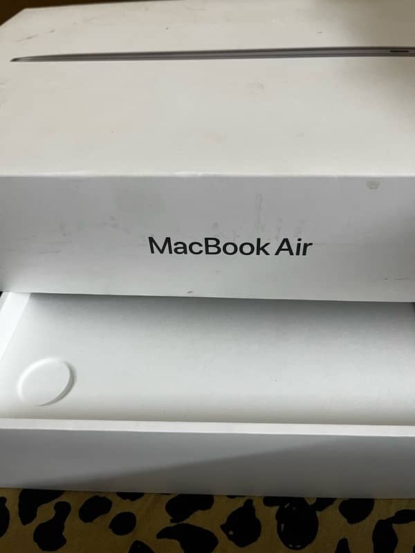 MacBook Air 2020 - used - 8/10 1