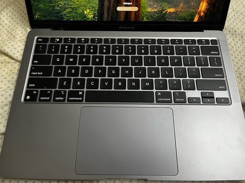 MacBook Air 2020 - used - 8/10 2