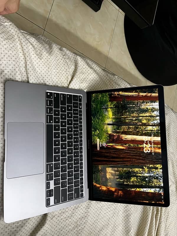 MacBook Air 2020 - used - 8/10 4