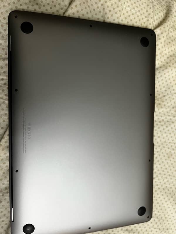 MacBook Air 2020 - used - 8/10 5