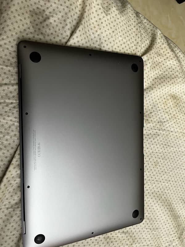 MacBook Air 2020 - used - 8/10 6