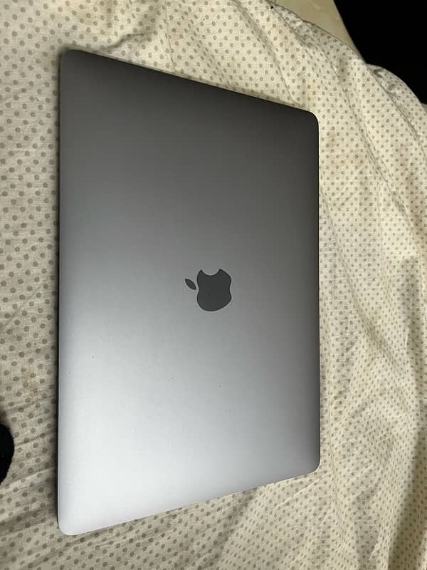 MacBook Air 2020 - used - 8/10 7