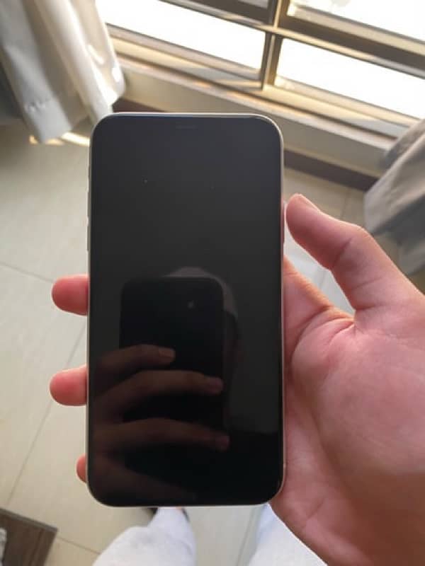 iPhone 11 Non PTA factory unlock 64 GB 7