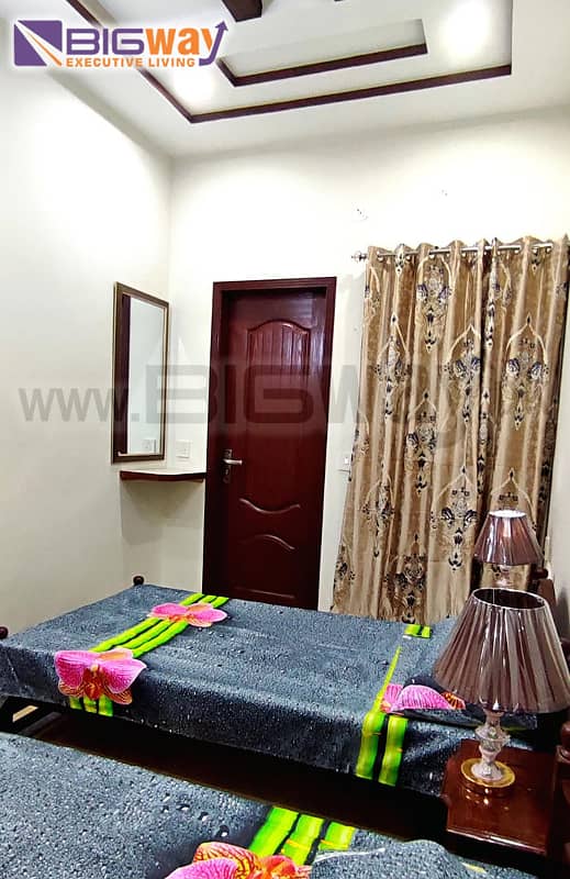 Executive GIRLS HOSTEL for WORKING Women, UMT, Bahria University, UOE, KIPS, NOA & JOBIAN Girls offering Fully furnished Rooms 6