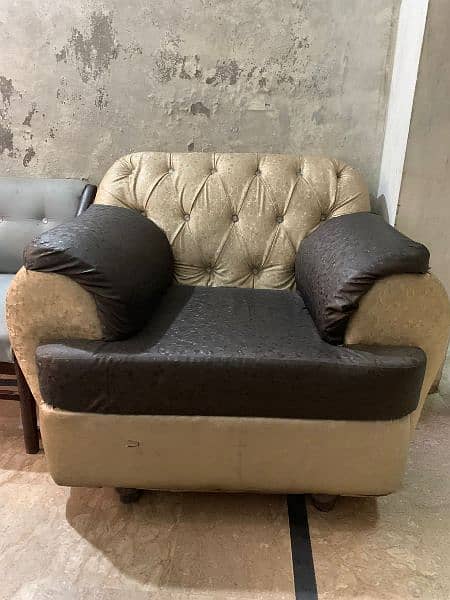 good condition sofa 2