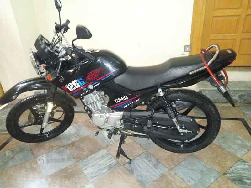 Yamaha YBR_G  Black Edition . 6